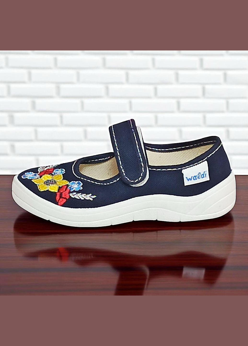 Синие ортопедические закрытые тапочки на липучке сменка в садик для девочки валди Waldi с вышивкой