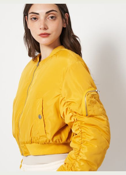 Желтая демисезонная куртка бомбер Cropp
