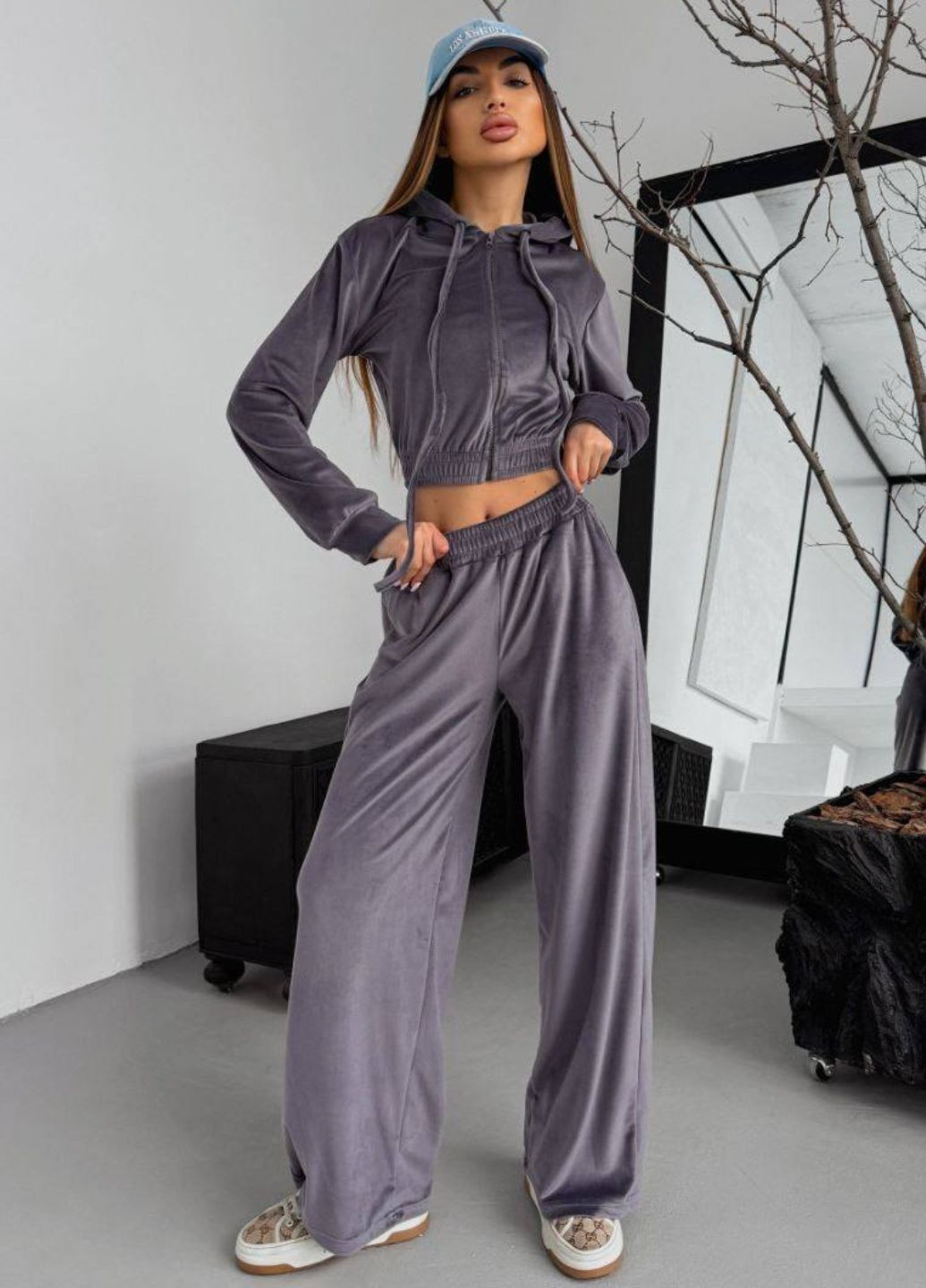 Базовий повсякденний велюровий костюм двійка: вкорочнеий худі на блискавці + штани високої посадки Україна (328416260)