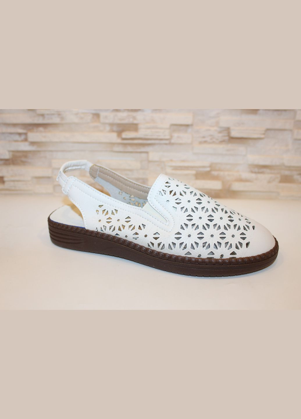 Бежевые босоножки женские бежевые натуральная кожа No Brand без застежки с перфорацией