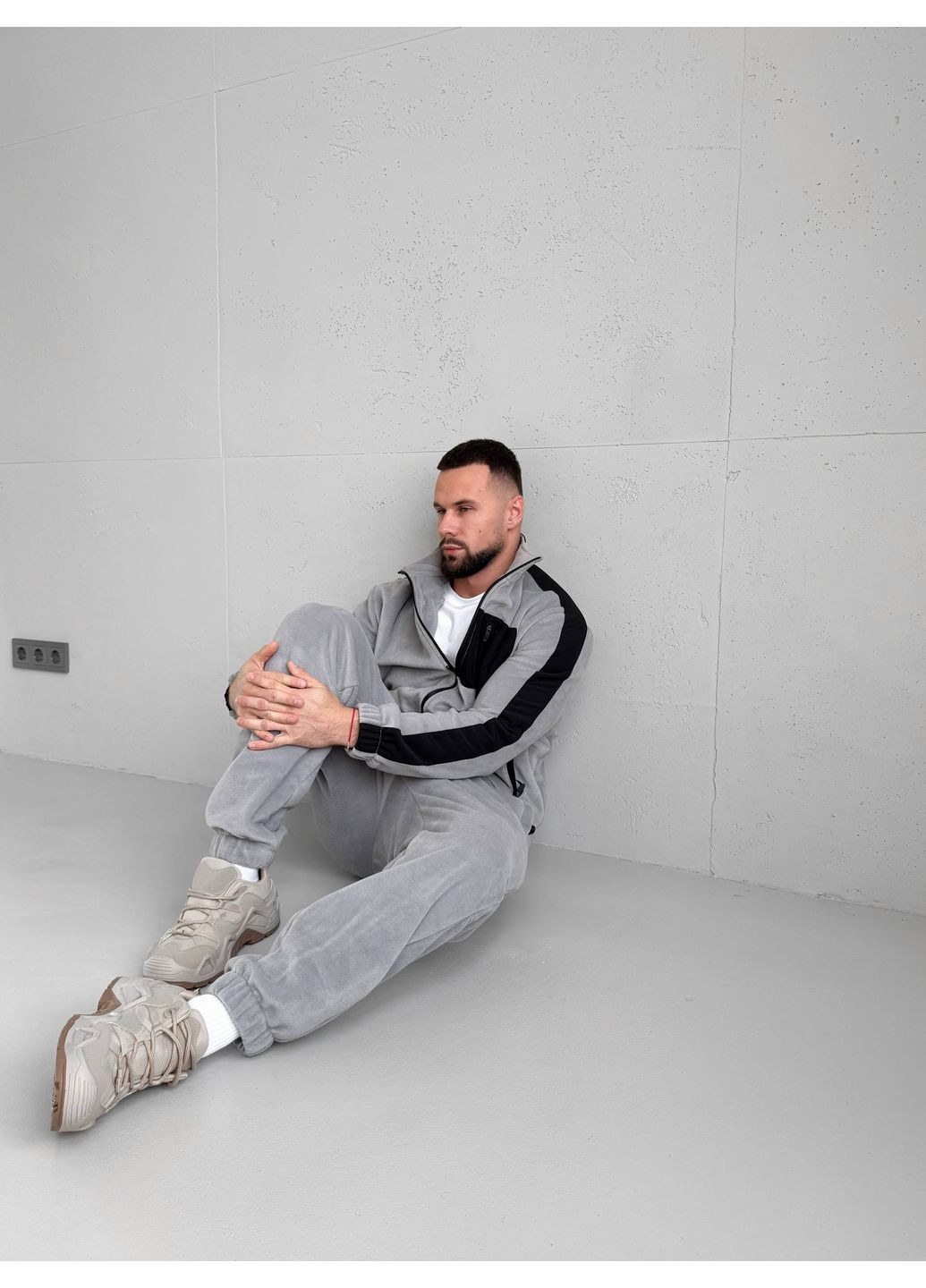 Светло-серый зимний зимний мужской костюм из флиса брючный Vakko