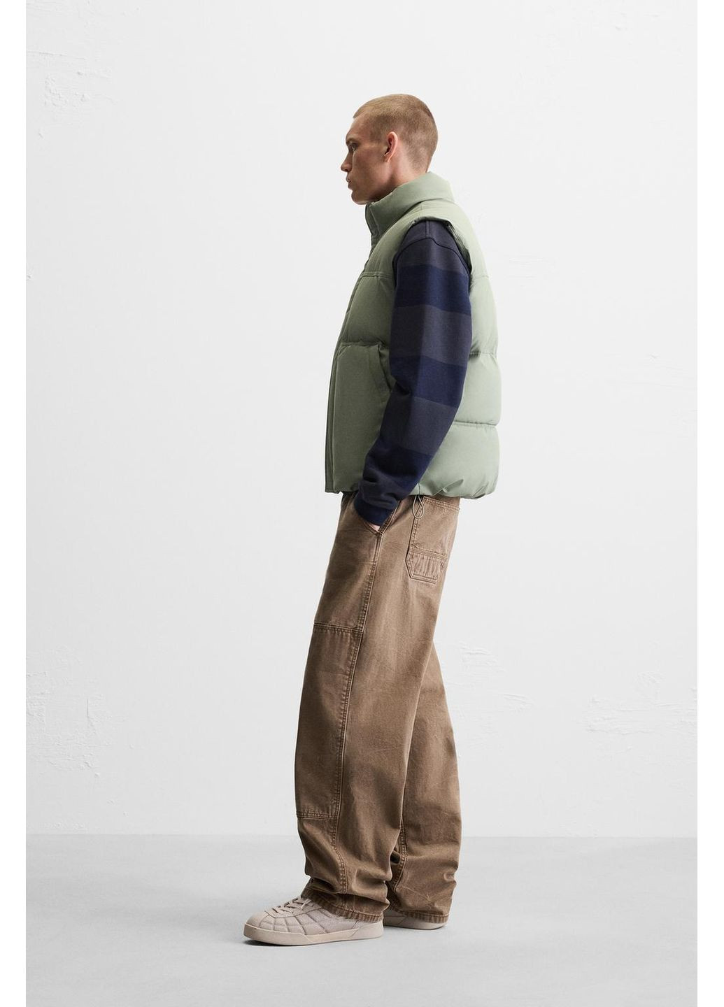 Стеганый прорезиненный жилет светлый хаки, водонепроницаемый, с карманами Zara (352742534)