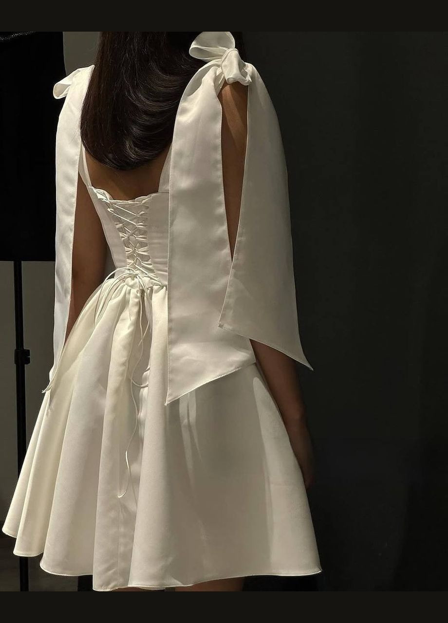 Молочное праздничный, коктейльное, вечернее женское платье со шнуровкой с юбкой-солнце Avanti однотонное