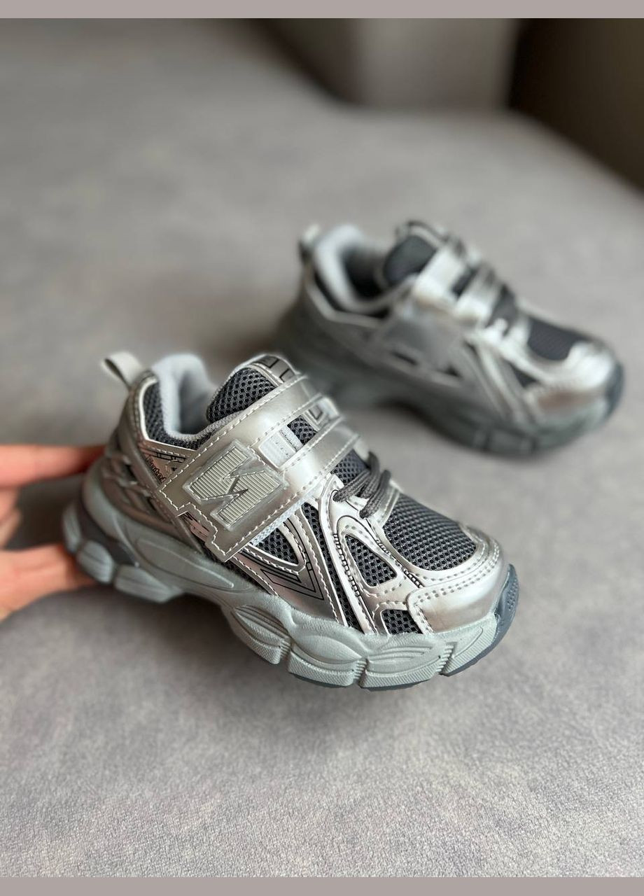 Серебряные всесезонные легкие и невесомые кроссовки для стильных луков 26-33 гг. New Balance