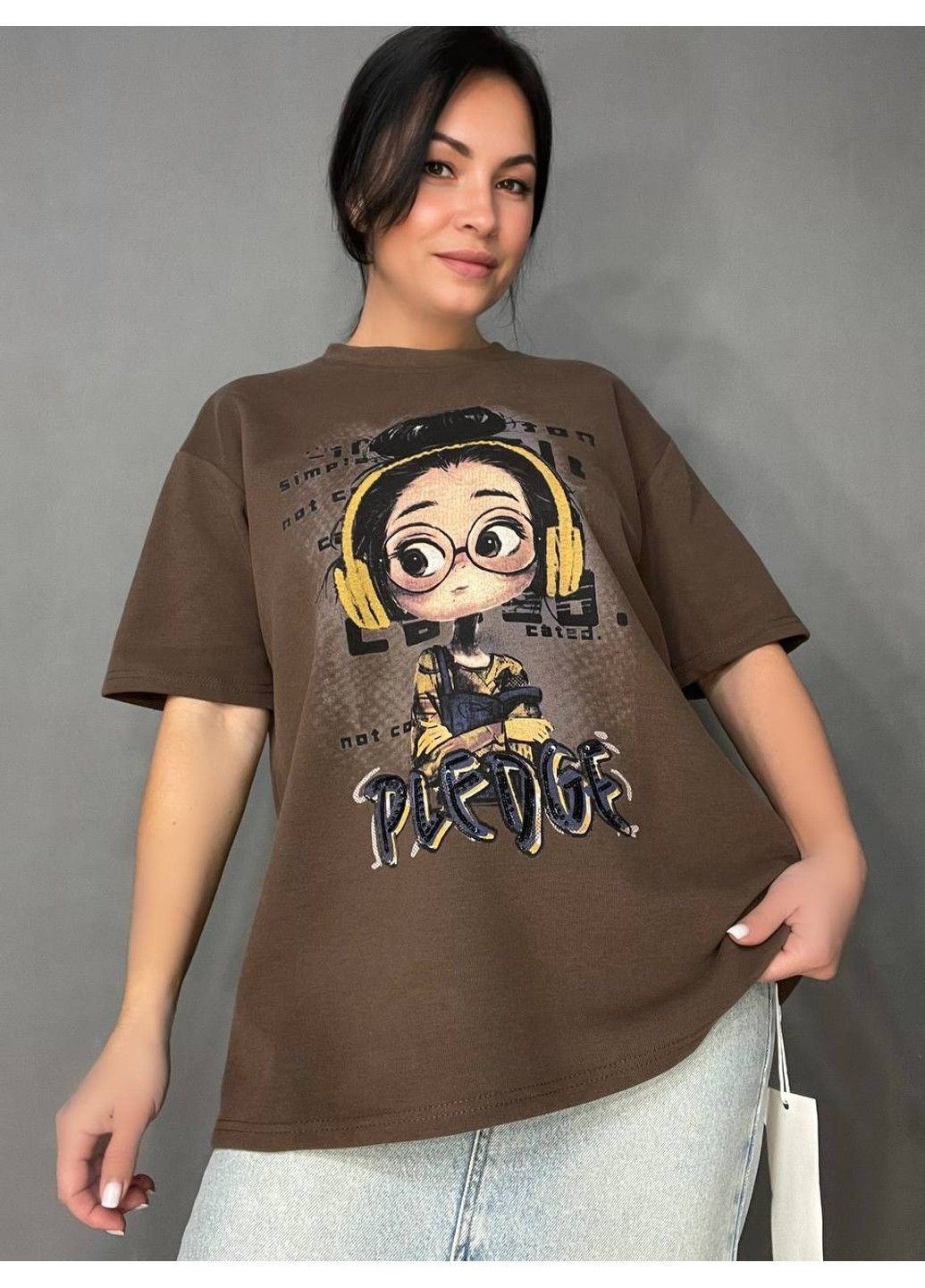 Футболка женская Yihanbeibei 1669 оверсайз теплая фотография девушка пайетки плотный трикотаж one size коричневая No Brand - (318126812)