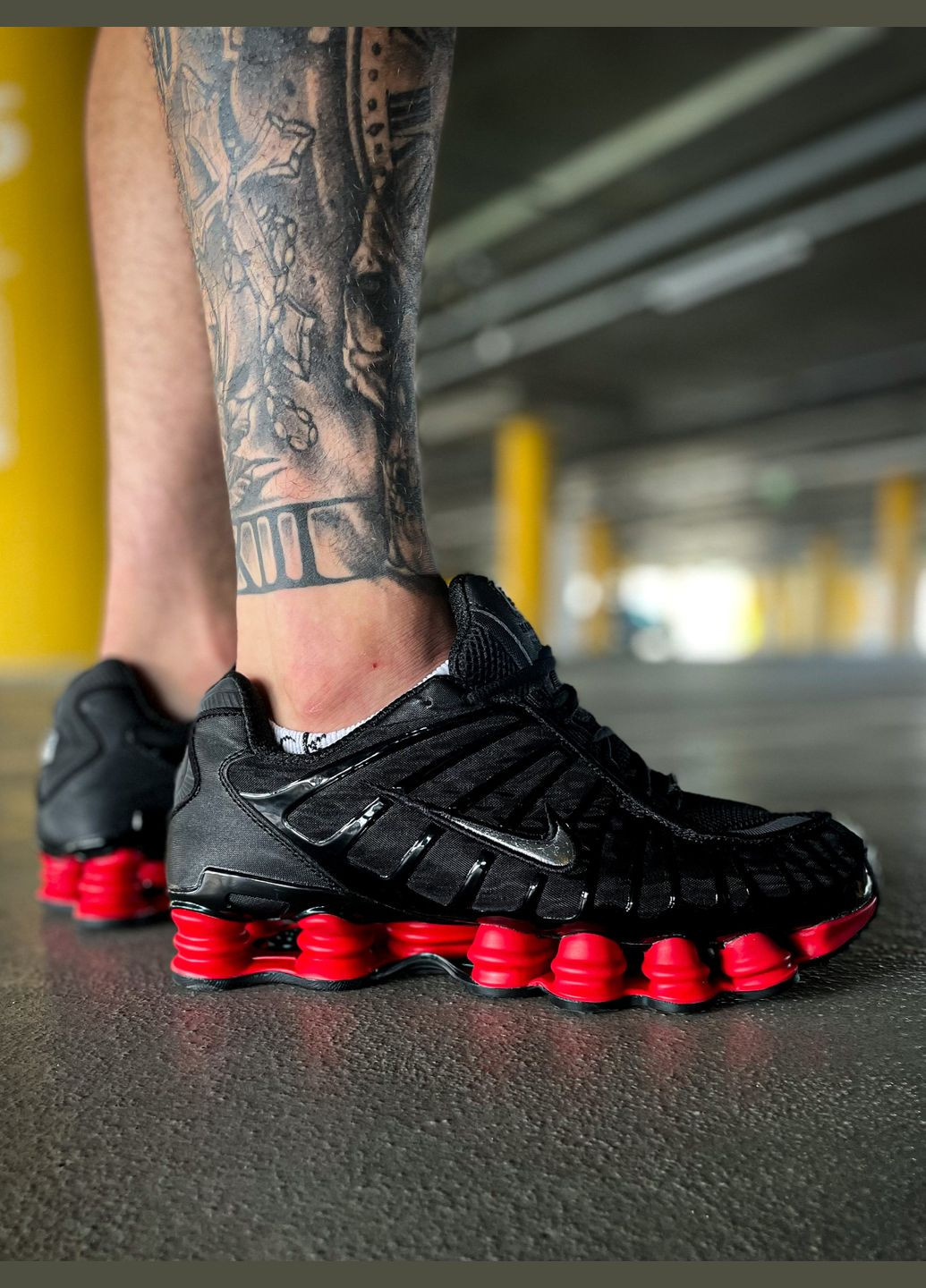 Черные демисезонные кроссовки мужские nike shox black red | найк шокс черные красные No Brand