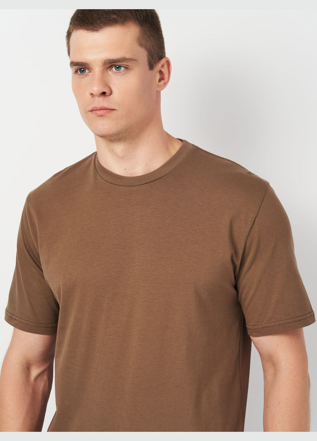 Темно-коричнева футболка для чоловіків з коротким рукавом Роза