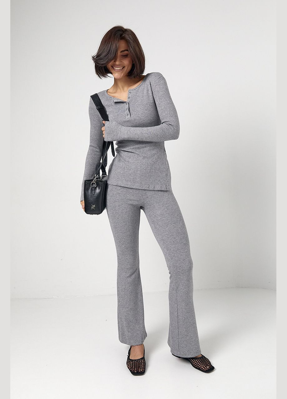 Костюм с брюками клеш и кофточкой на пуговицах No Brand (320326775)