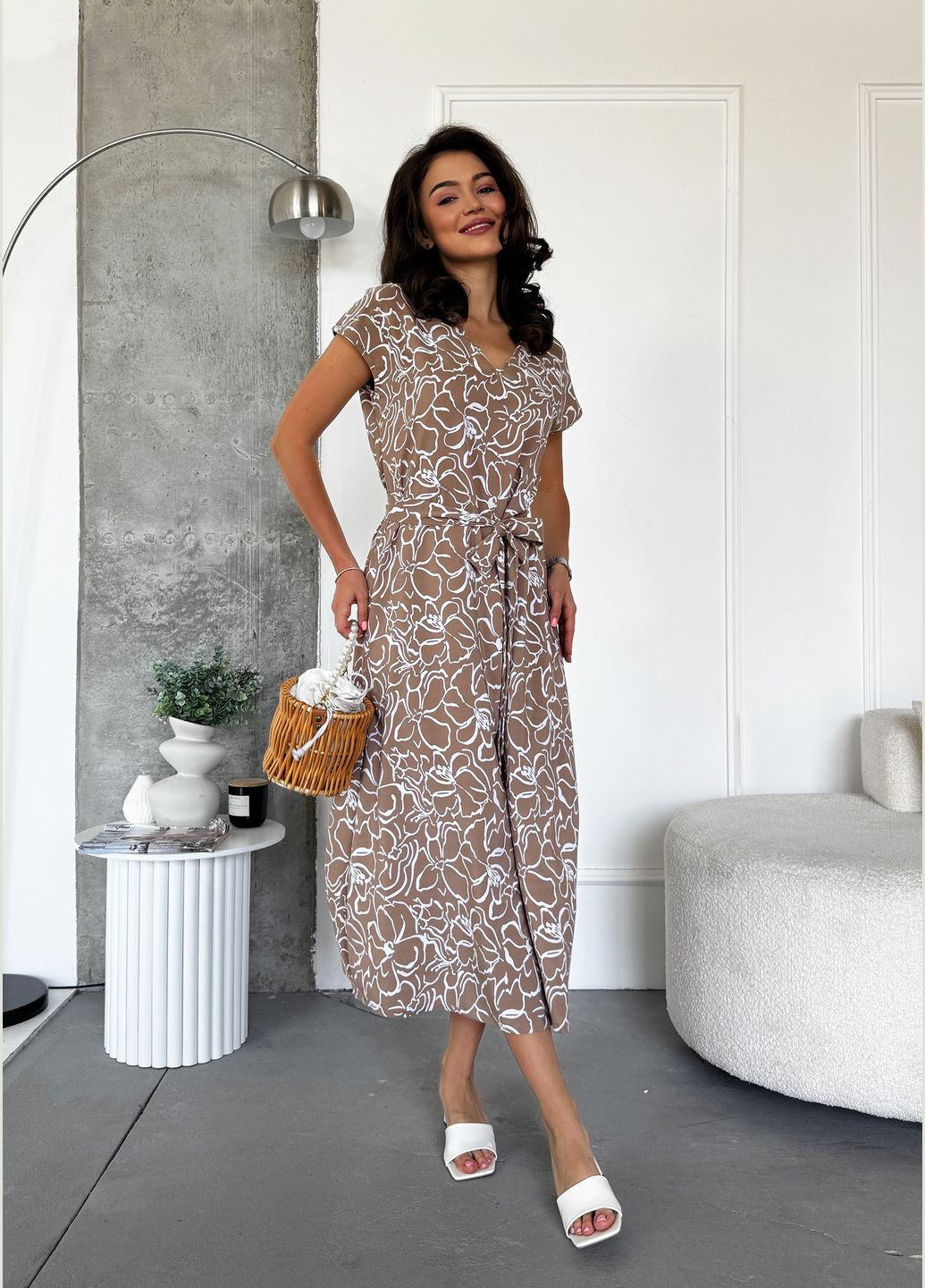 Бежевое повседневный, коктейльное, джинсовое, кэжуал платье в стиле а с нежным рисунком а-силуэт INNOE с цветочным принтом