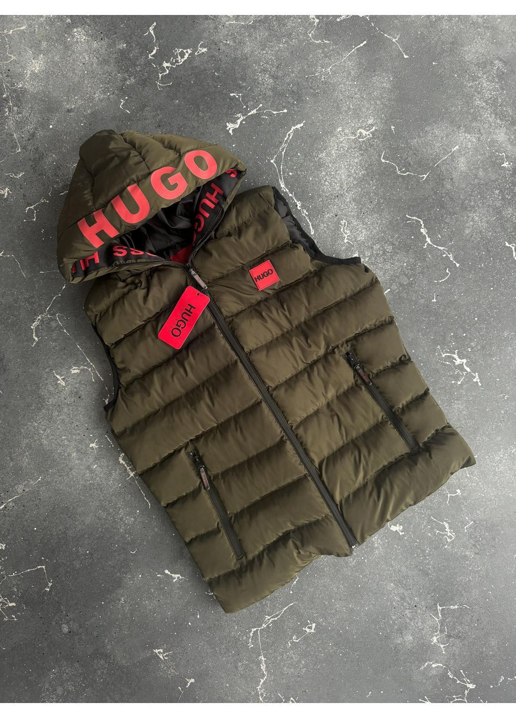 Чоловіча бежева жилетка з капюшоном в стилі hugo boss No Brand (366352309)