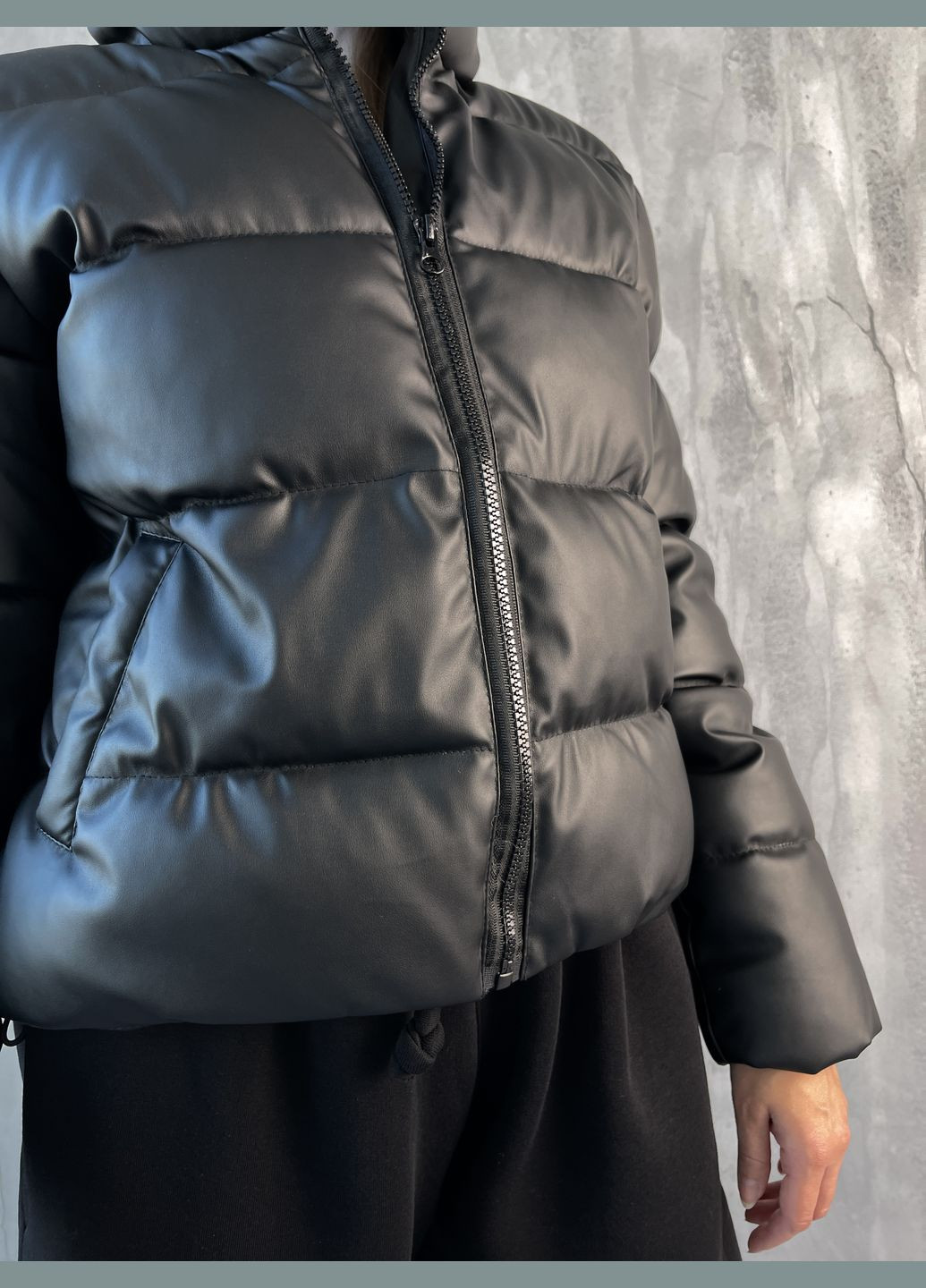 Чорний демісезонний Пуховик Intruder