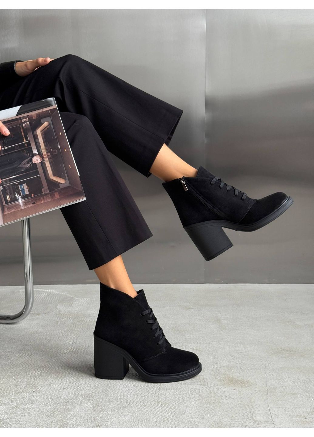 Чорні жіночі зимові ботильйони з натуральної замші, чорні, на підборах 9,5 см, із блискавкою та шнурівкою No Brand