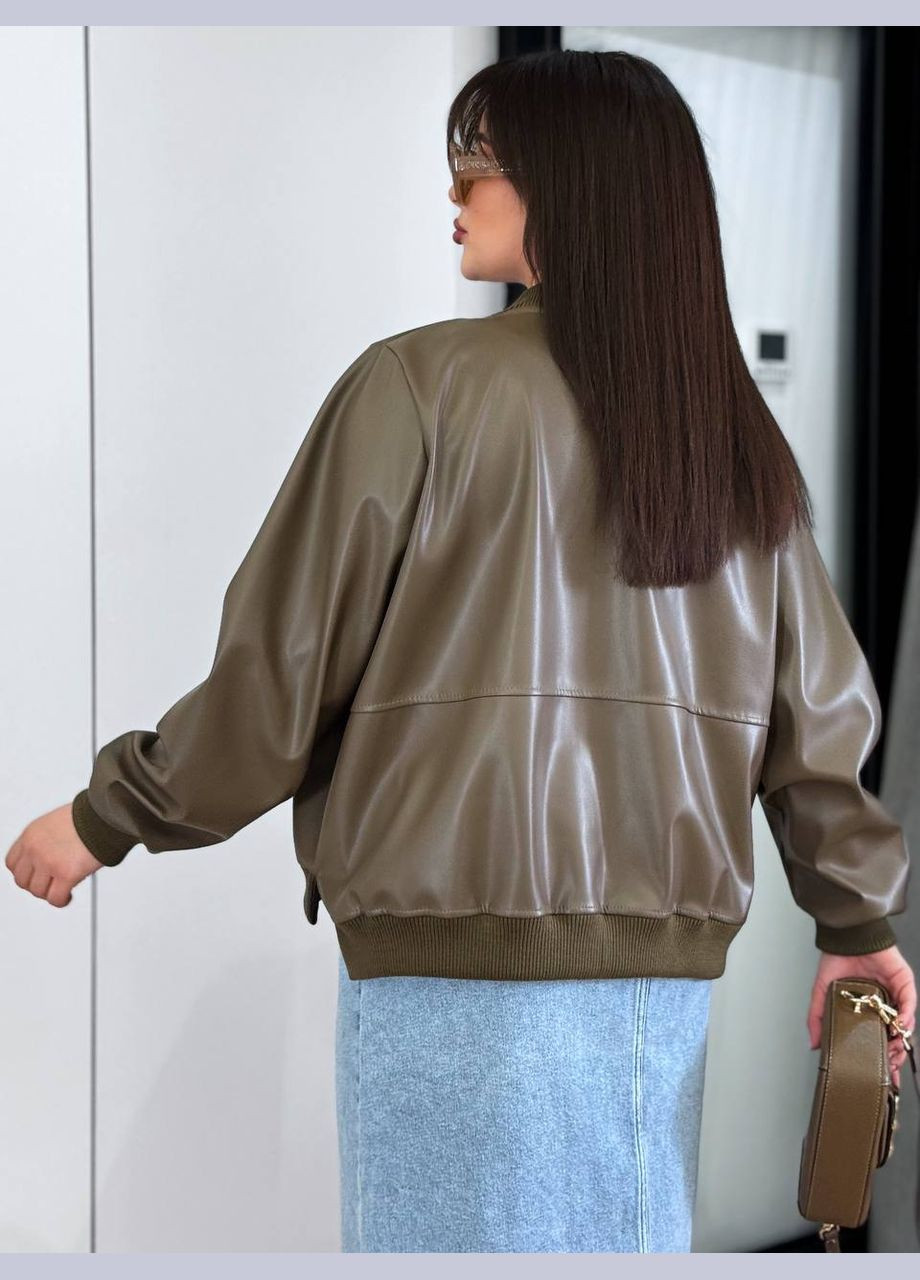 Коричневая женская куртка бомбер из эко кожи цвет коричневый р.58/62 452770 New Trend