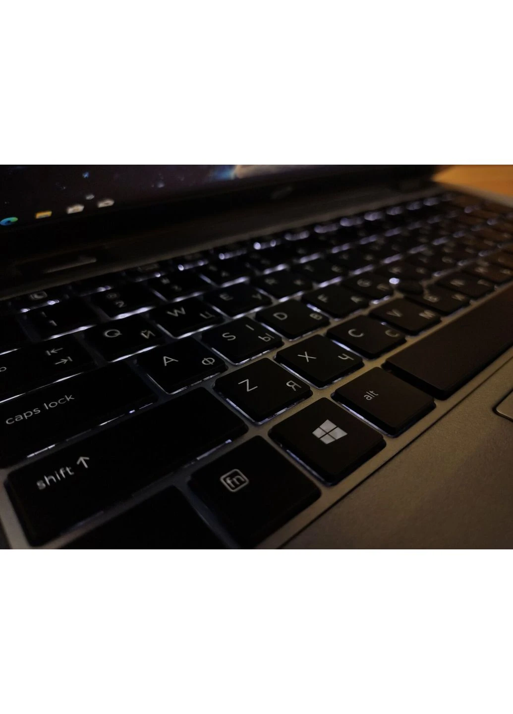 Нетбук Б-клас HP EliteBook 820 G3 / 12.5" (1920x1080) IPS / Intel Core i5-6300U (2 (4) ядра по 2.4 - 3.0 GHz) / 8 GB DDR4 / 240 Hewlett Packard (398138106)