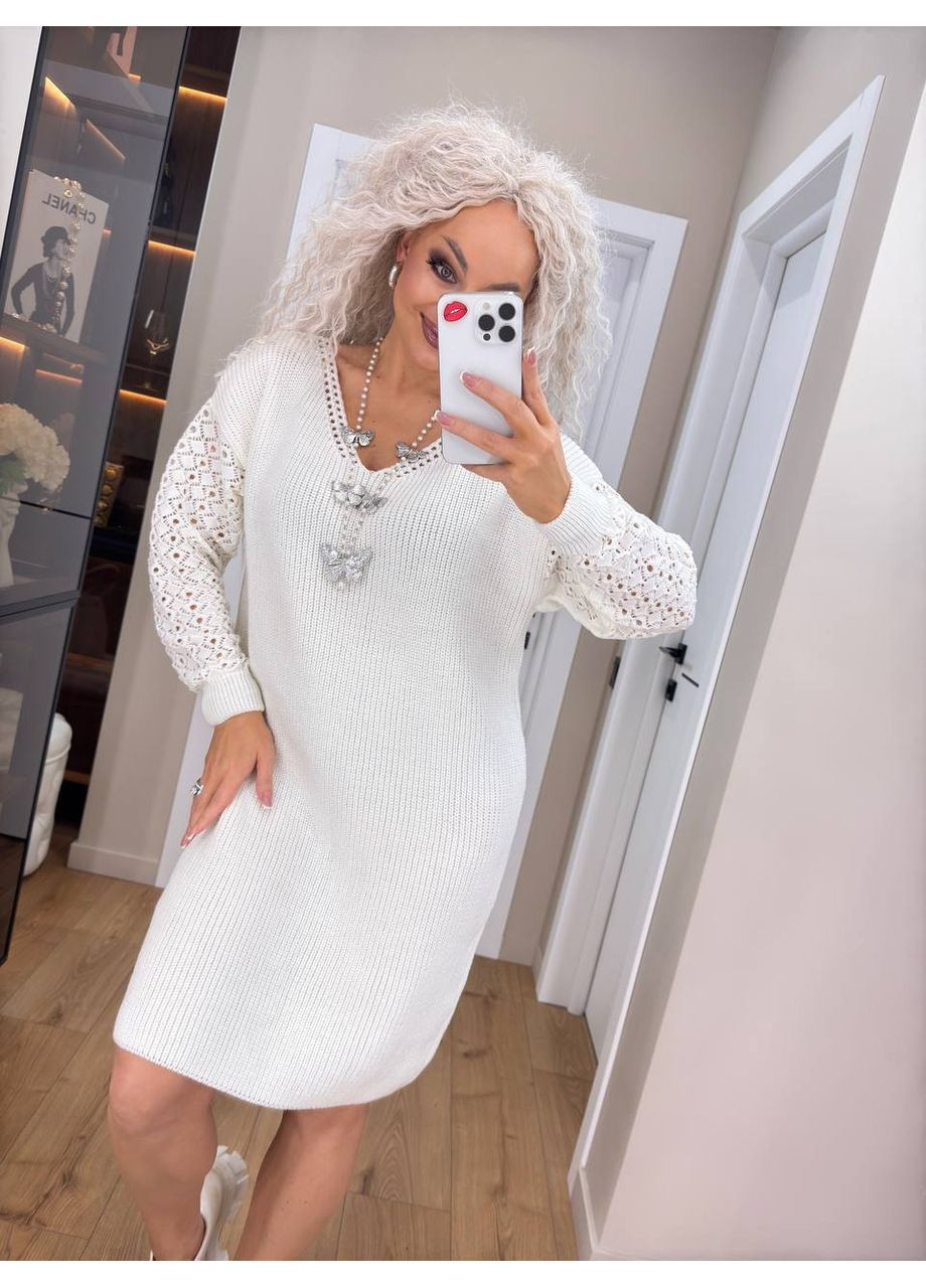 Молочна жіноча в'язана сукня з ажурними рукавами 00398 No Brand