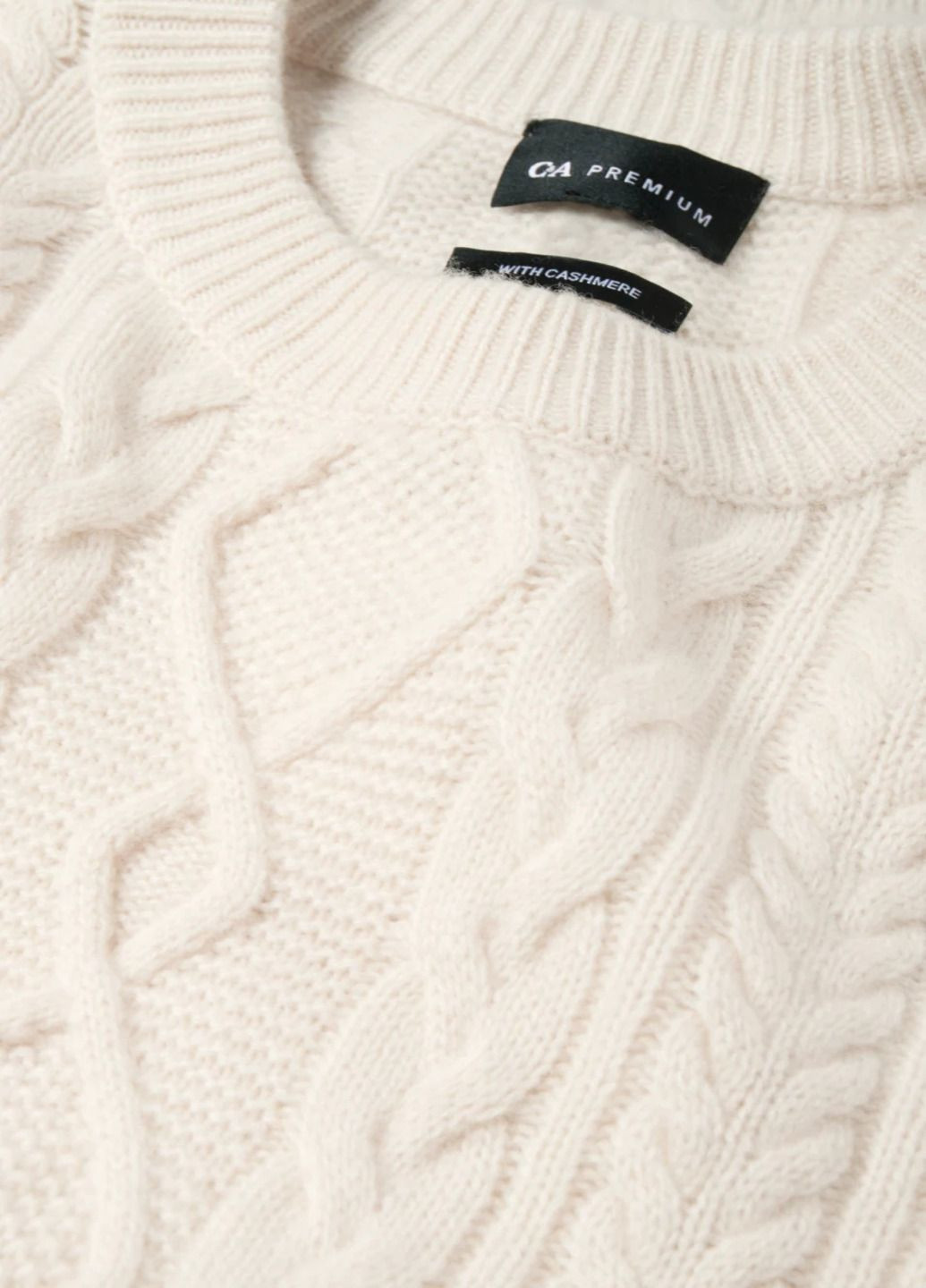 Белый демисезонный свитер C&A