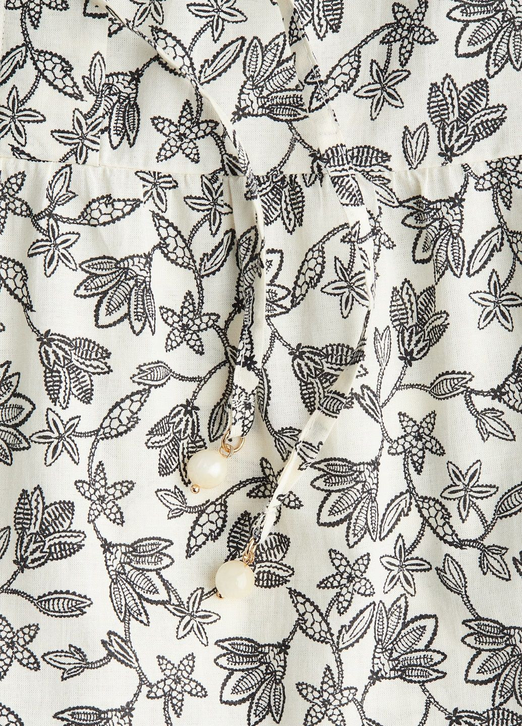 Белое кэжуал платье H&M с цветочным принтом