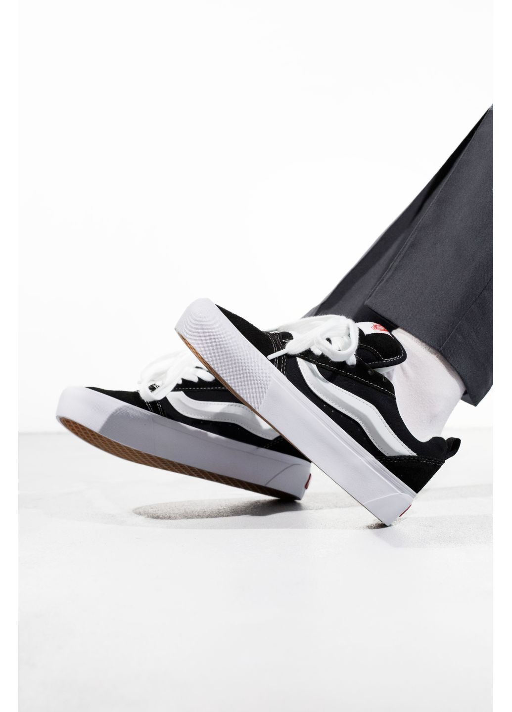 Черные демисезонные кеды мужские vans knu skool platform black / white ванс кну скул No Brand