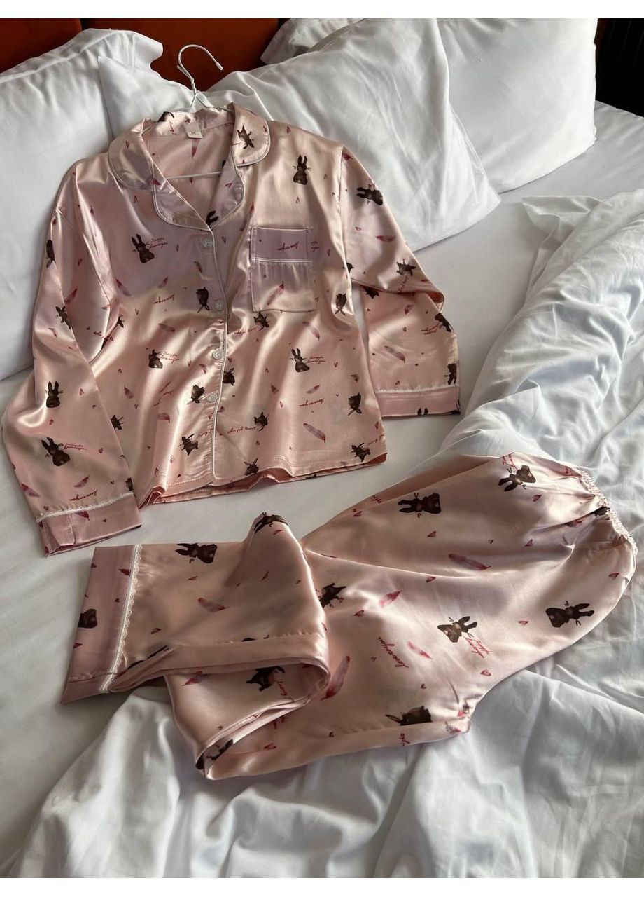 Розовая всесезон женская атласная пижама зайко брючная пижама с рубашкой на пуговицах с принтом рисунок зайка рубашка + брюки No Brand піжама Зайко брючна