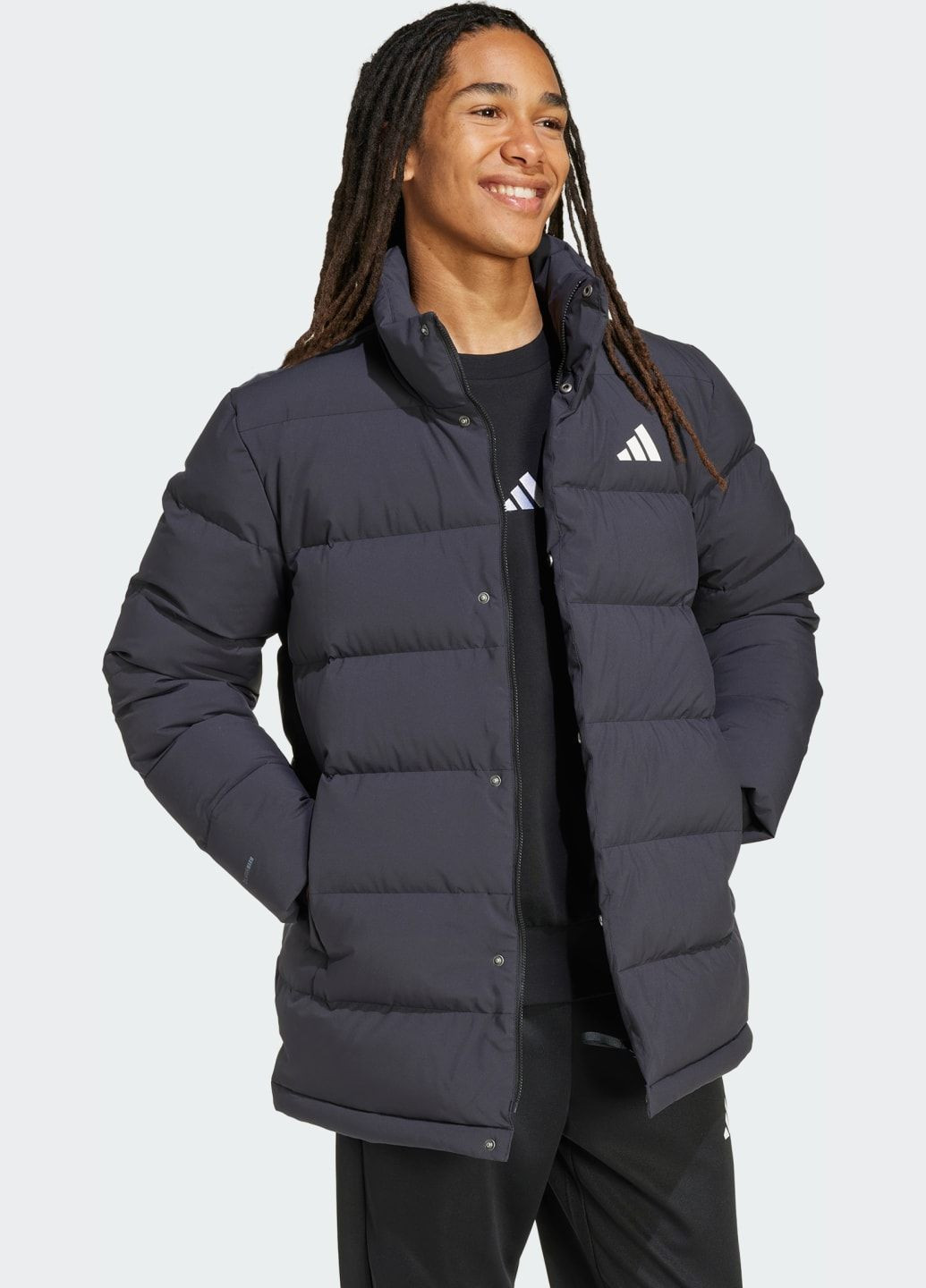 Черная демисезонная пуховик helionic climawarm mid-length adidas