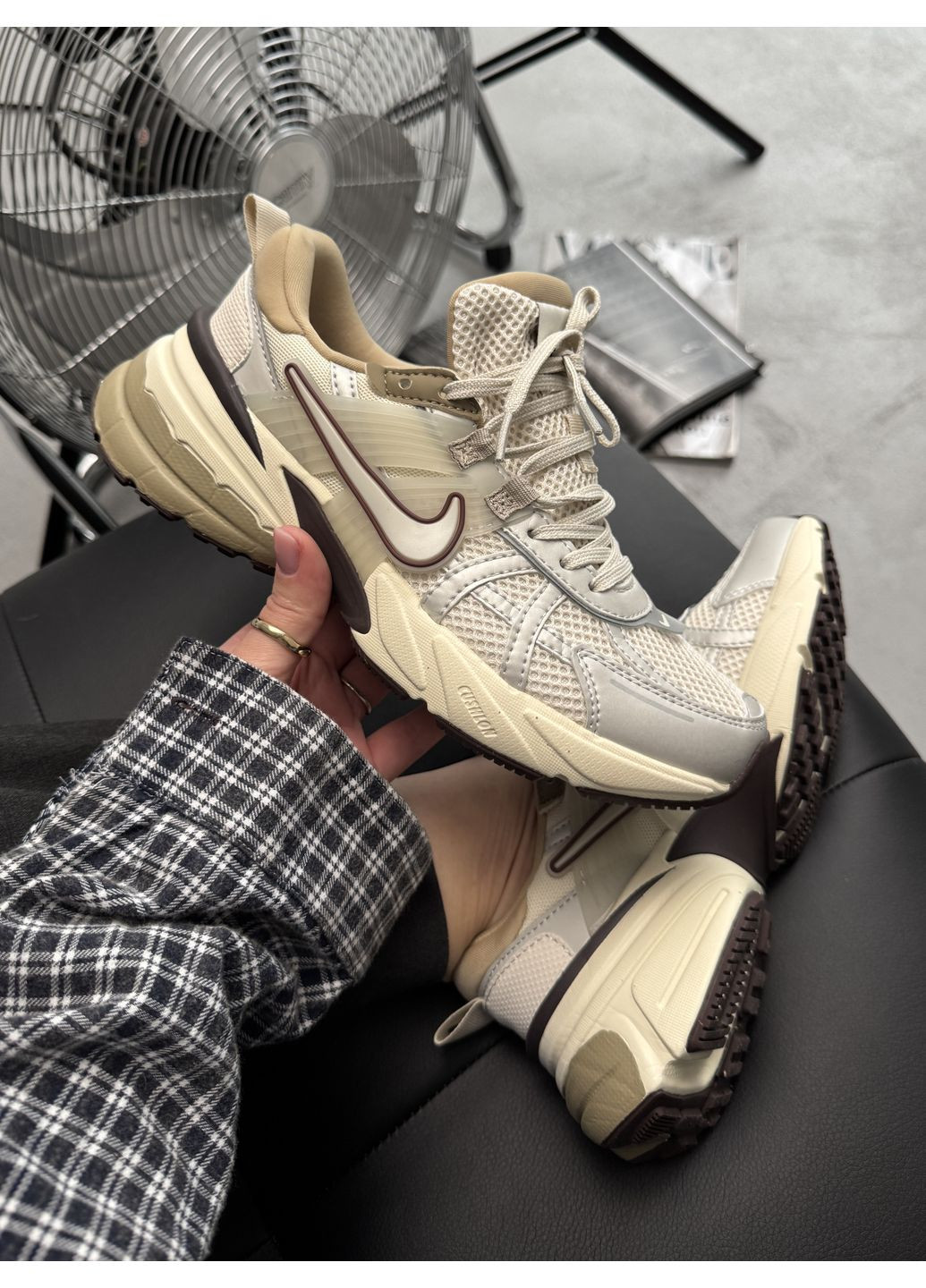 Комбіновані Осінні кросівки чоловічі nike v2k runtekk light brown найк в2к рантекк No Brand