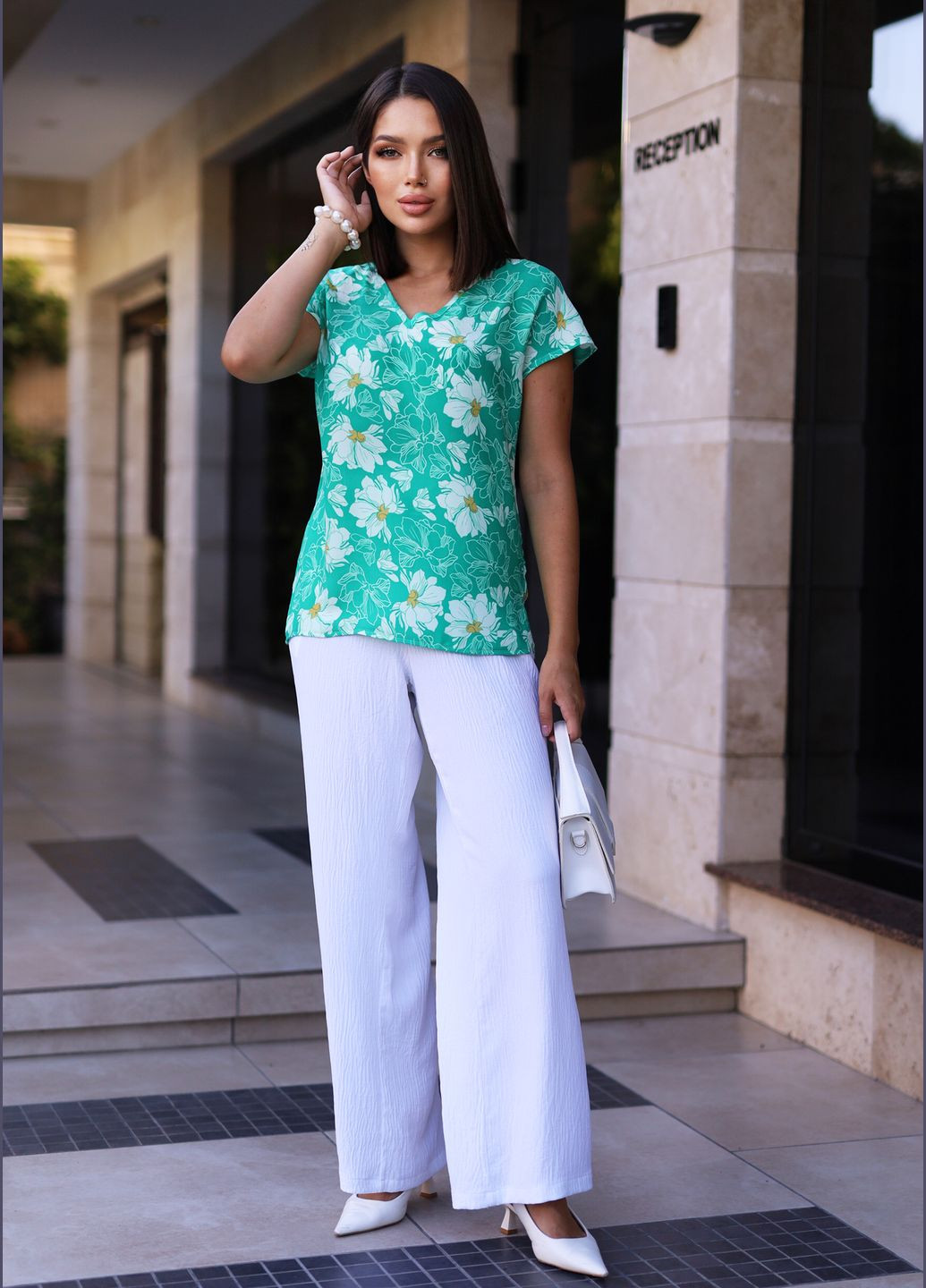 Бирюзовая легкая и нежная женская блуза в цветочный принт INNOE Блузка