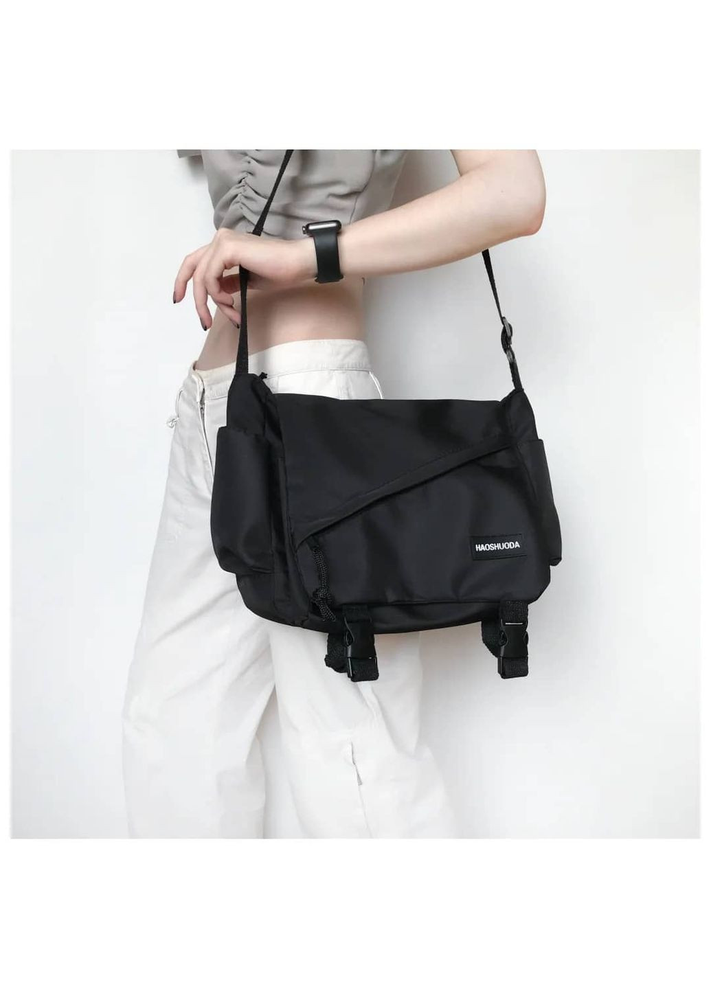 Сумка-месенджер чорна спортивна містка на 5 зручних відділень крос боді мінімалізм панк гранж класична базова в азійському стилі No Brand (315502000)