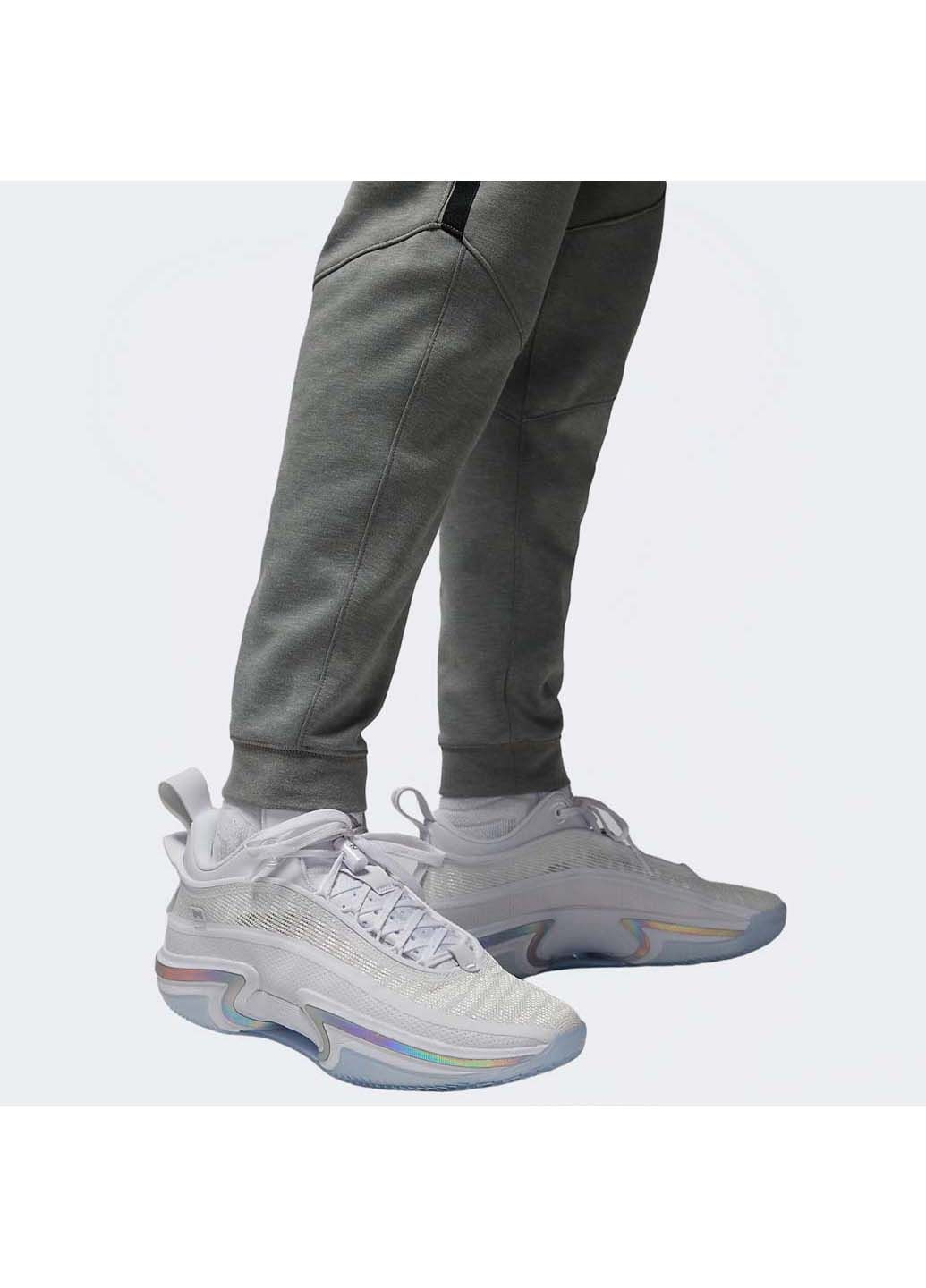 Серые демисезонные брюки Jordan