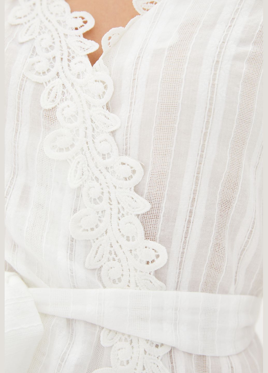 Белое пляжное женский пляжный халат из легкого хлопка: кружево, вышивка и объемные рукава. ORA однотонное
