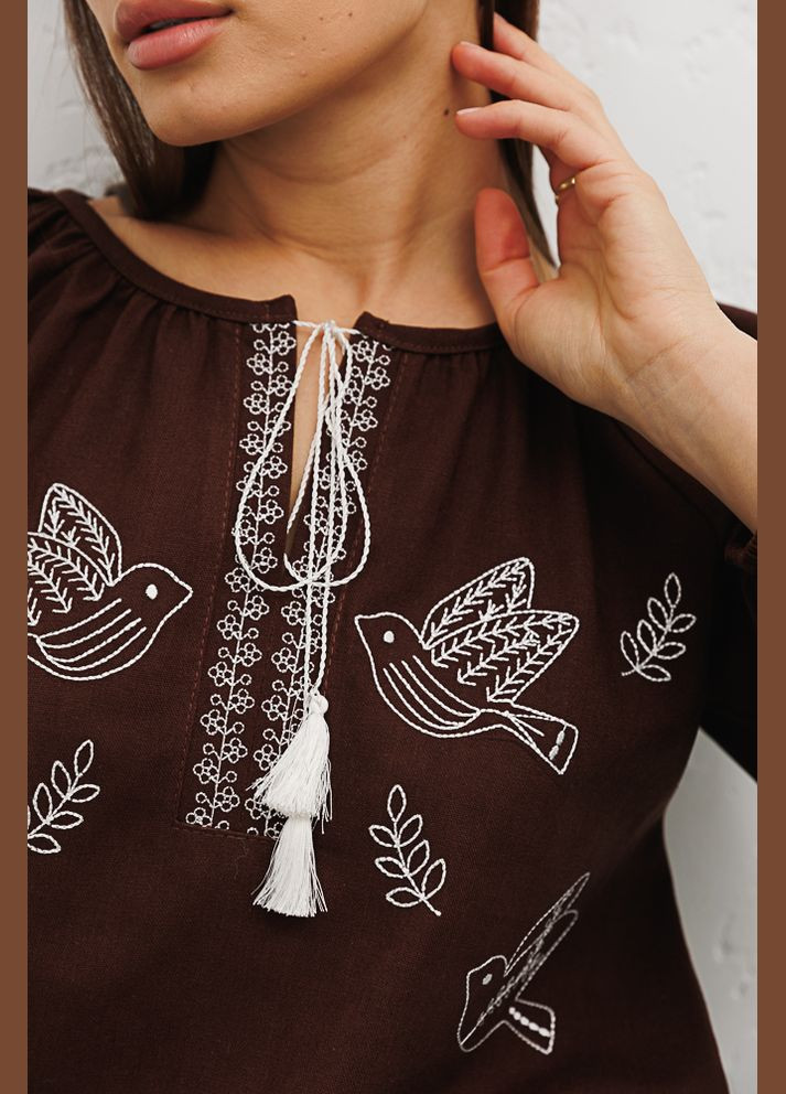 Жіноча вишиванка з квітами та пташками гладдю. Arjen (289385949)