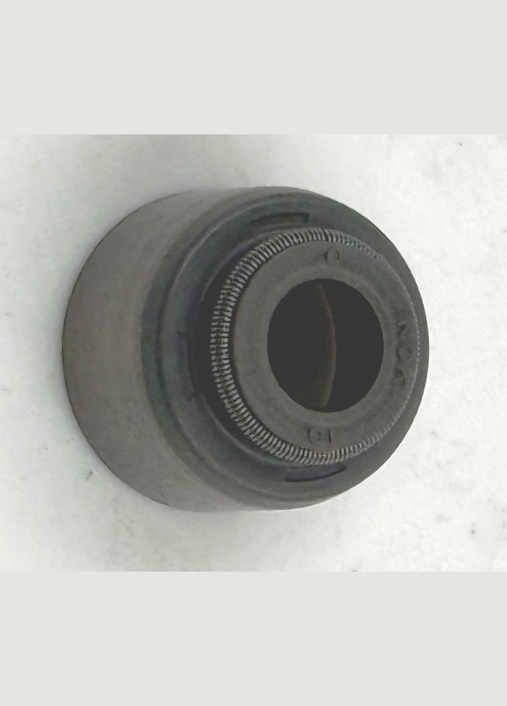 Сальник впускний клапана, оригінал MD306079 Ланцер 2, 0 Mitsubishi (360503999)