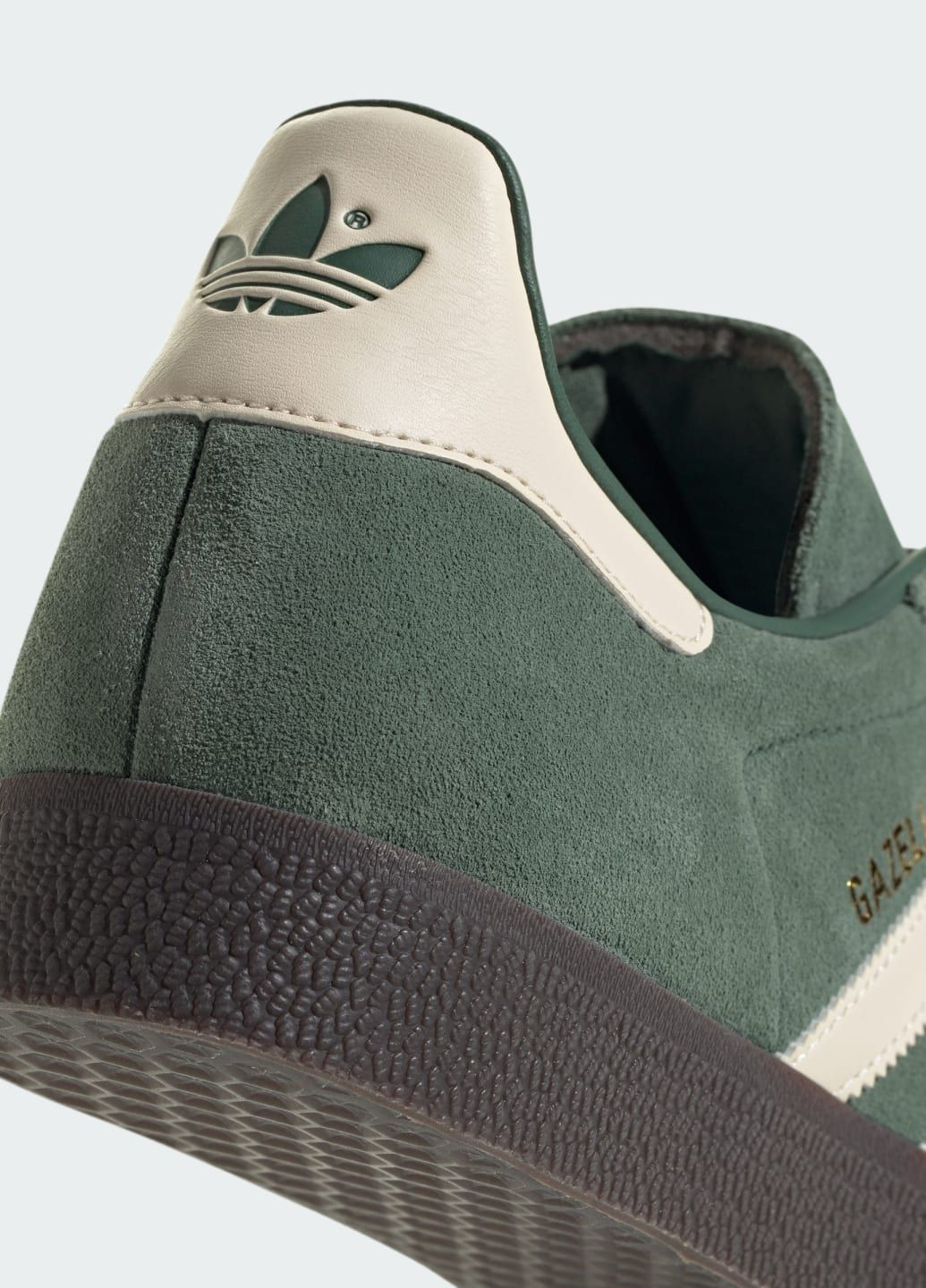 Зеленые всесезонные кроссовки gazelle adidas