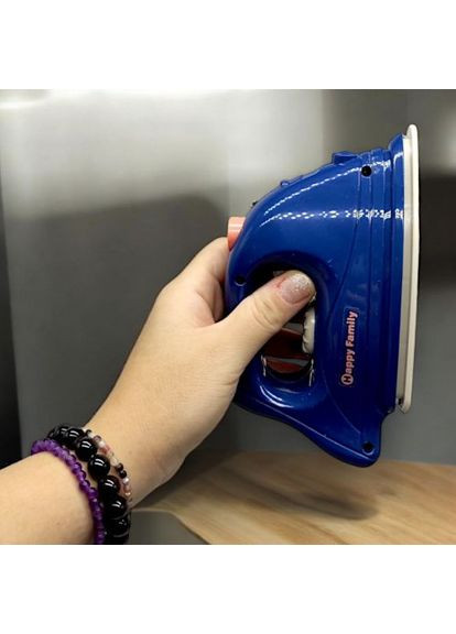 Іграшкова праска з вібрацією Happy Family з функцією спрею для дітей синього кольору пластикова праска ProDobro (367092913)