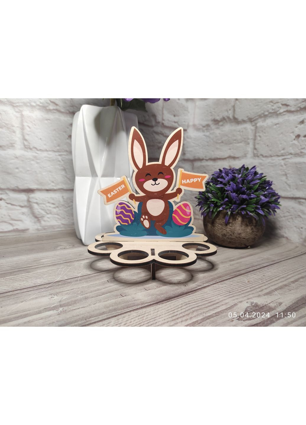 Пасхальна підставка під яйця "Кролик з прапорцями" No Brand (361203455)