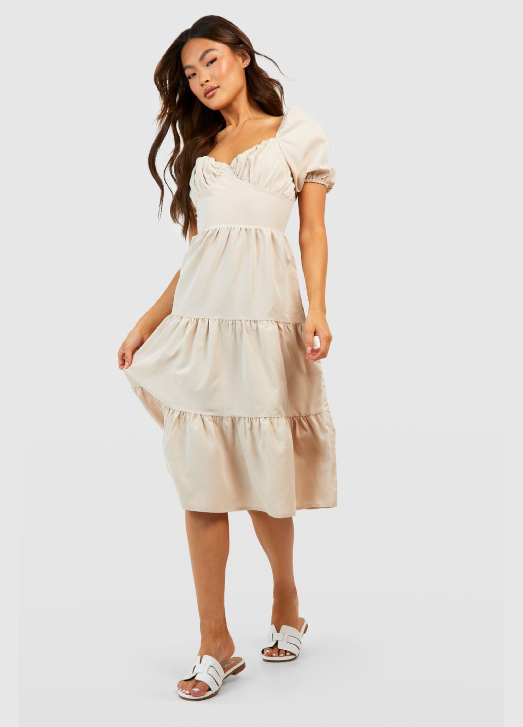 Бежевое платье Boohoo