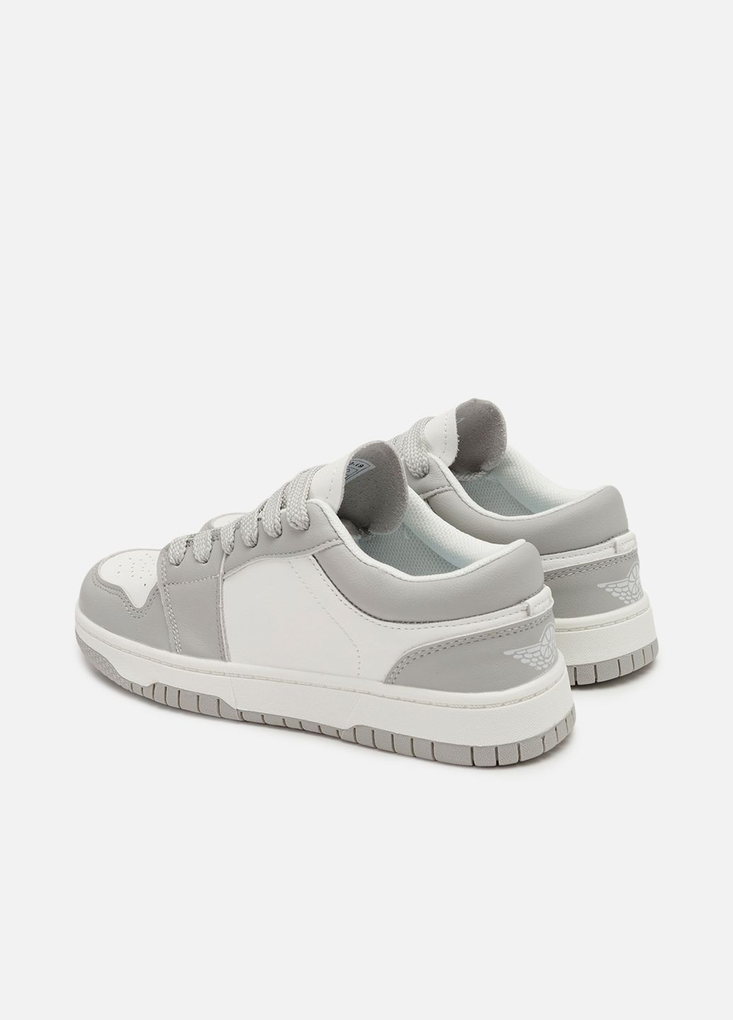 Білі жіночі кеди на пласкій підошві колір білий цб-00264847 Stilli