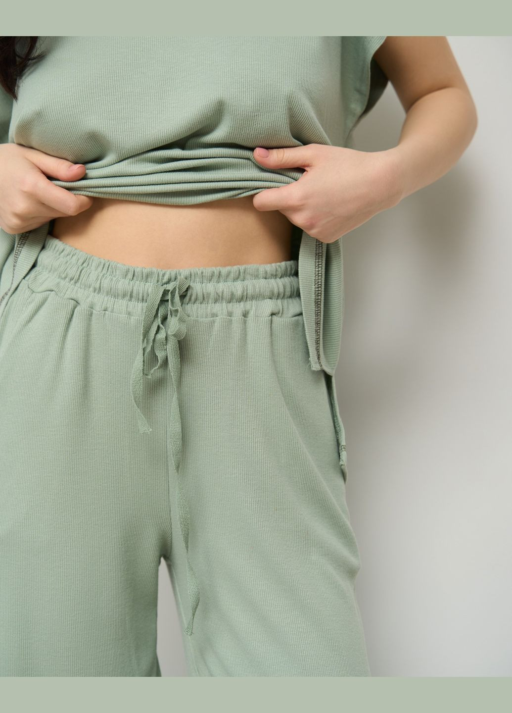 Оливковая (хаки) всесезон комплект женский штаны+футболка Nicoletta