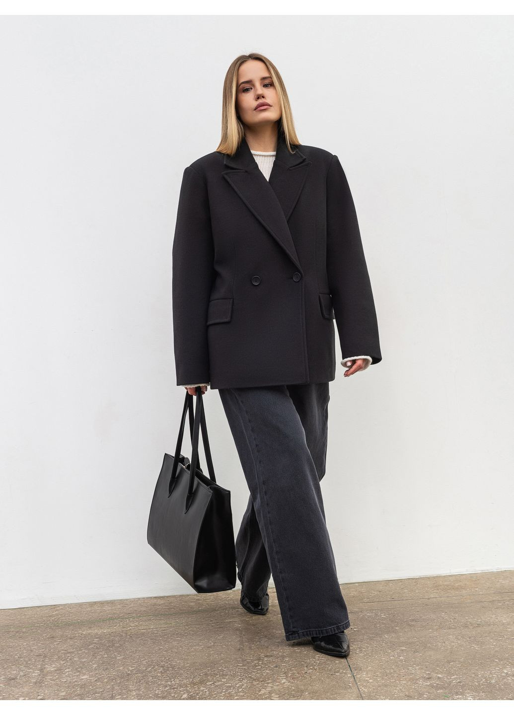 Черное зимнее Двубортное утепленное пальто Romashka