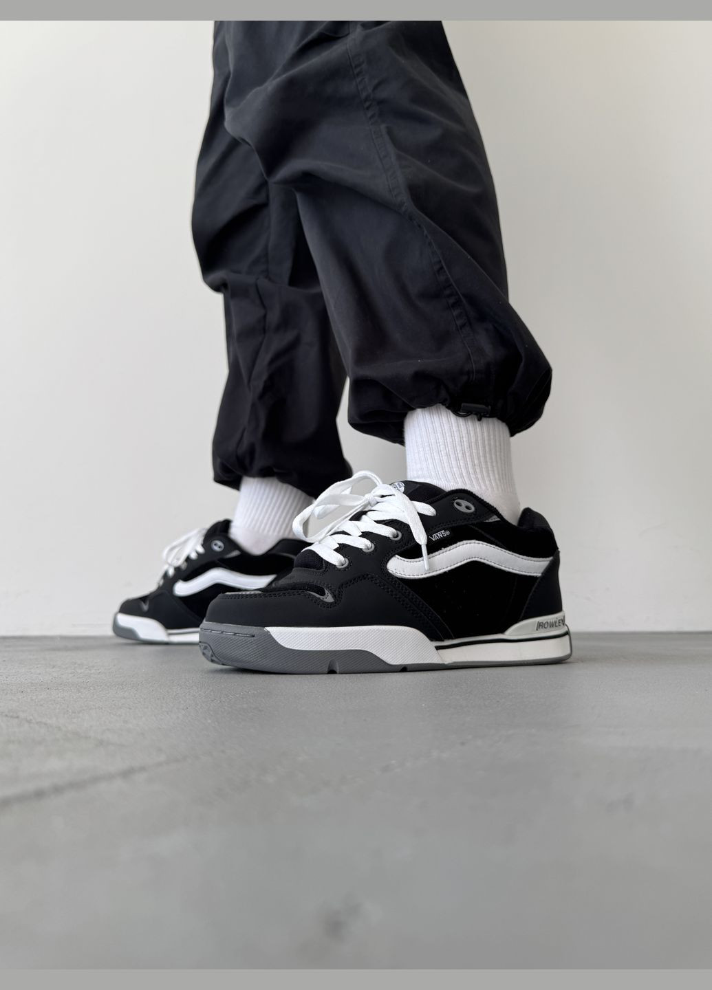 Черно-белые демисезонные кроссовки мужские и женские vans rowley xlt black white | ванс ровли хтл черно-белые No Brand