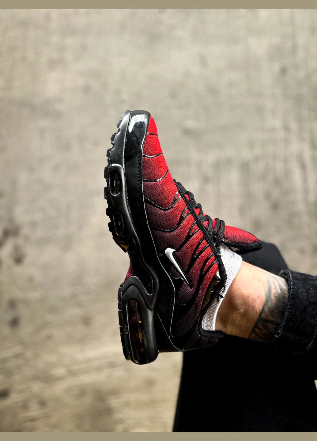 Червоні кросівки чоловічі nike air max tn plus red black | найк аір макс тн плюс червоні чорні всесезон No Brand