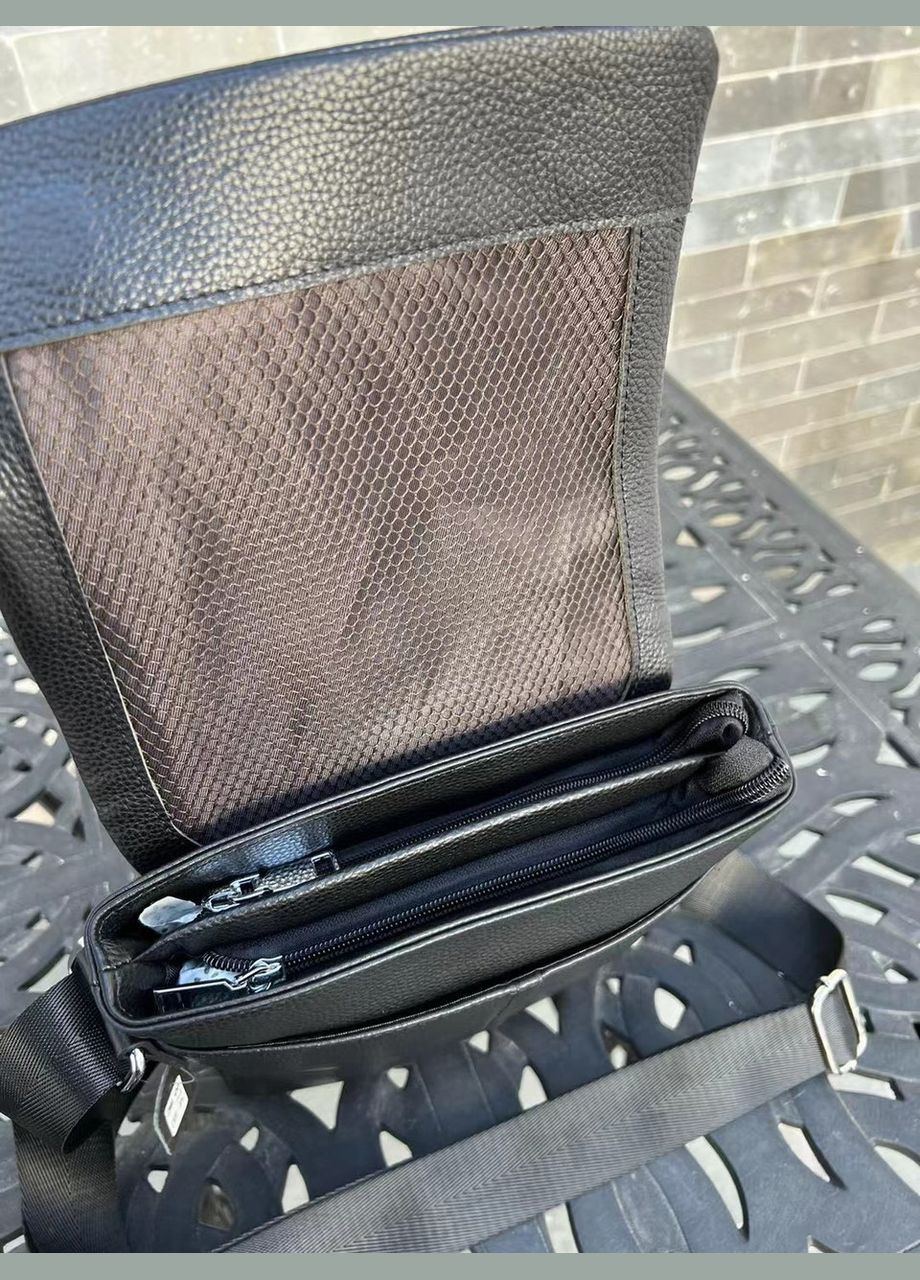 Чоловіча шкіряна сумка через плече планшет месенджер із натуральної шкіри чорна 21*23*5,5 см Tiding Bag (338373012)