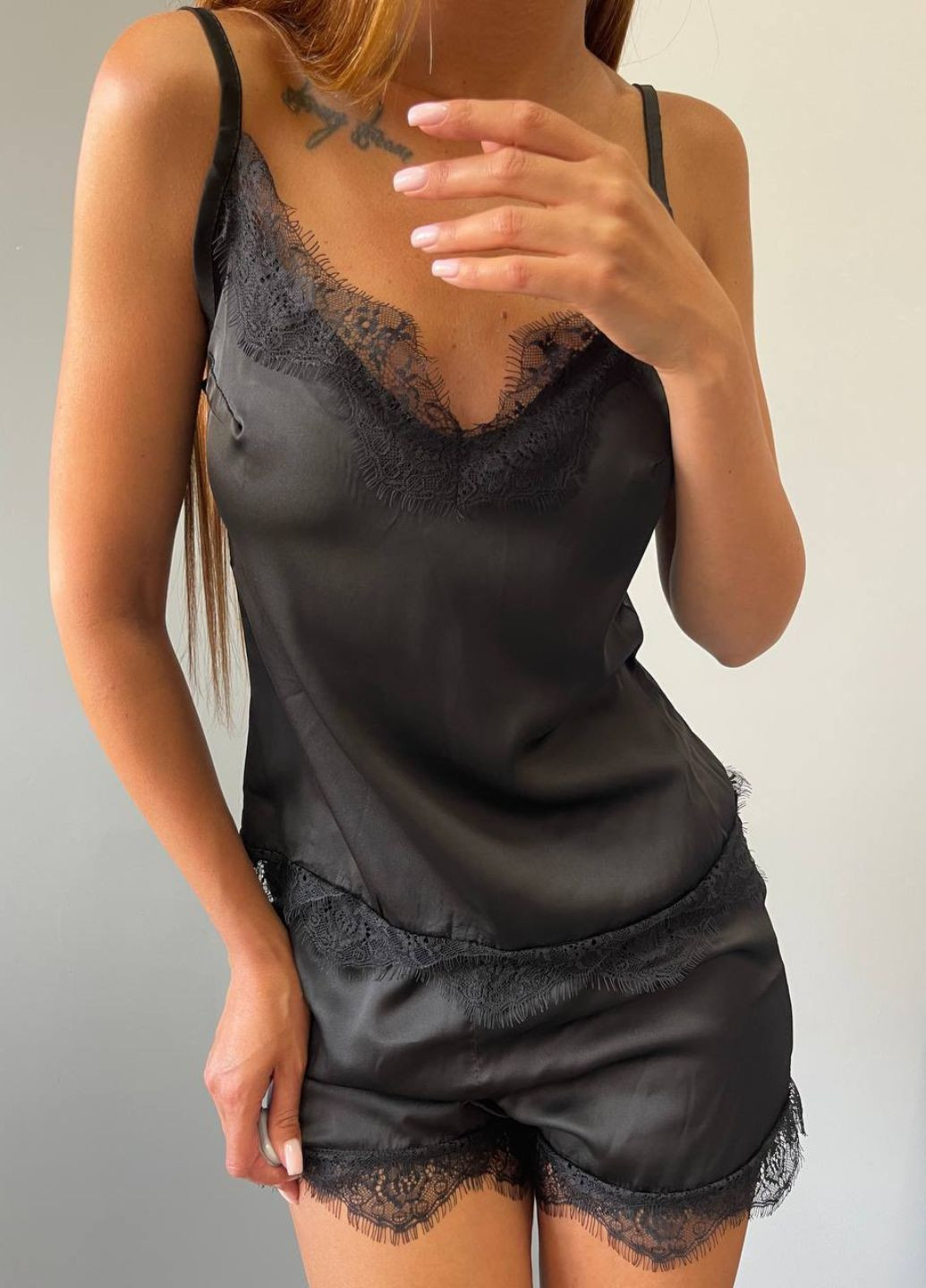 Черная всесезон шелковая пижама с кружевными вставками майка + шорты Allthings