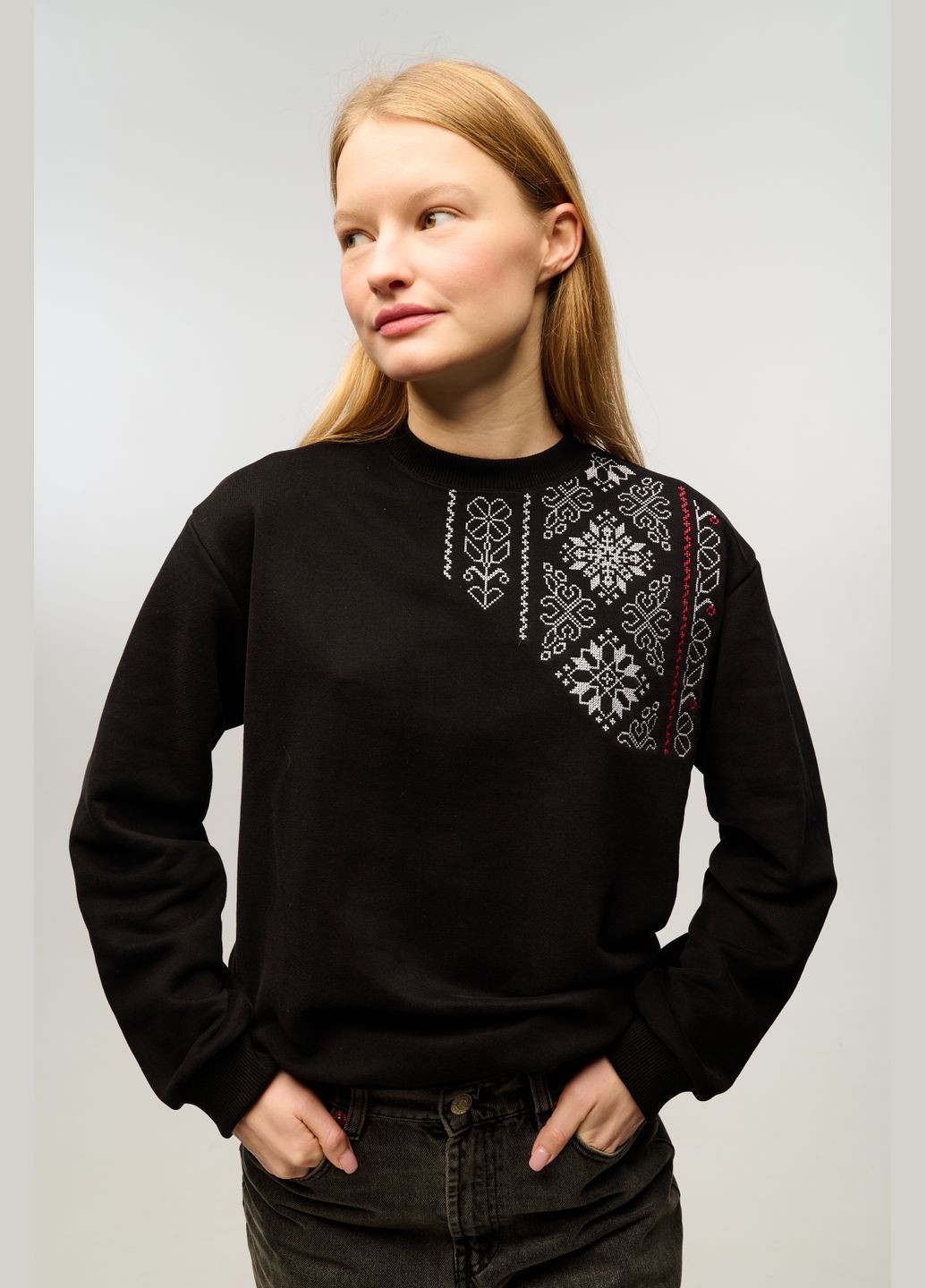 Черный женский свитшот-вышиванка с вышивкой "перемога" VINCA орнамент вышивка (291420339)