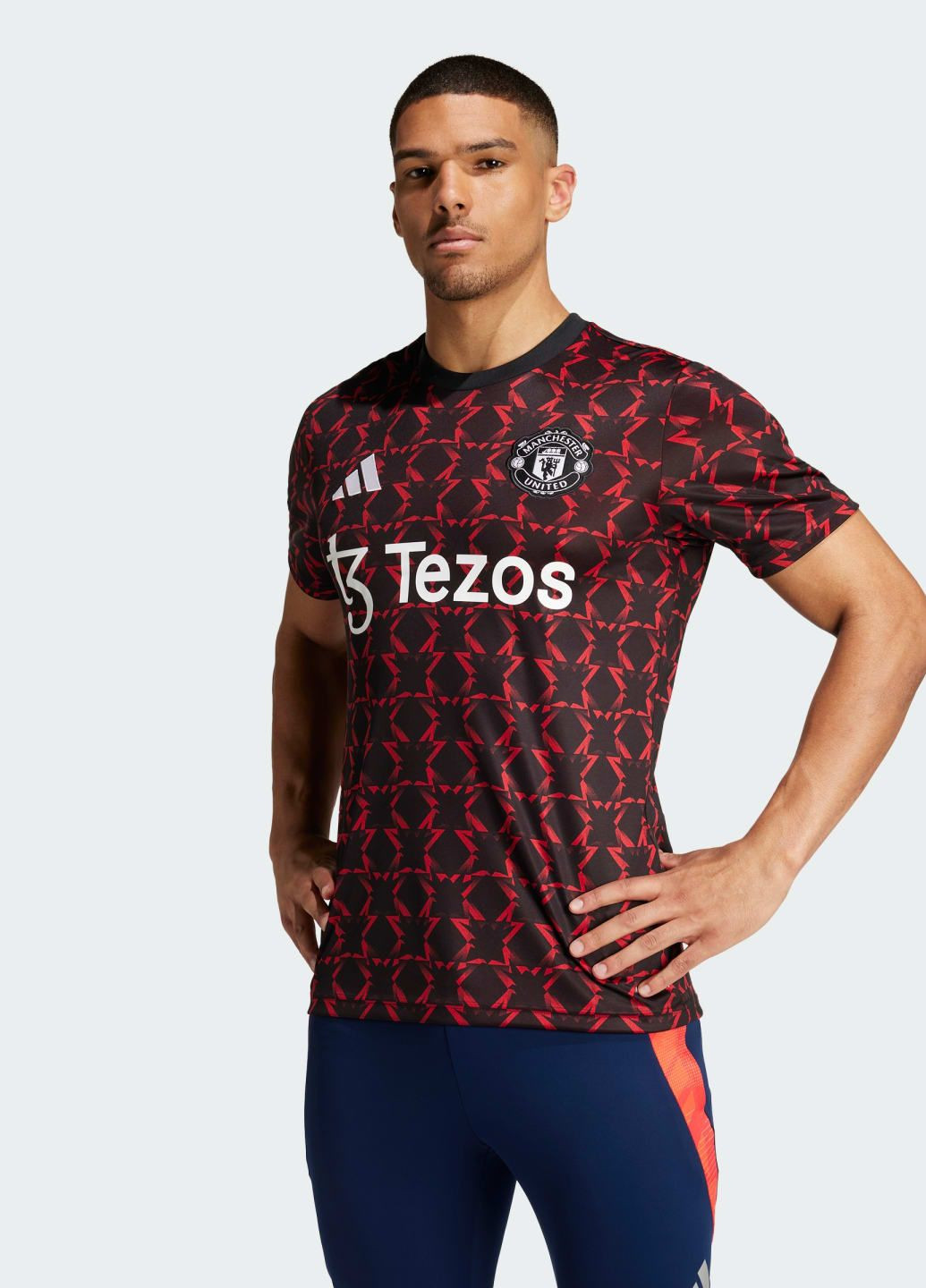 Черный демисезонный спортивный лонгслив adidas с логотипом