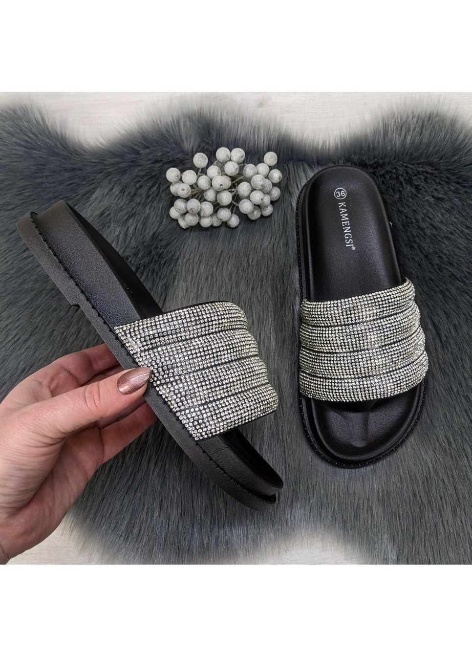 Черные шльопанцы женские со стразами Kamengsi