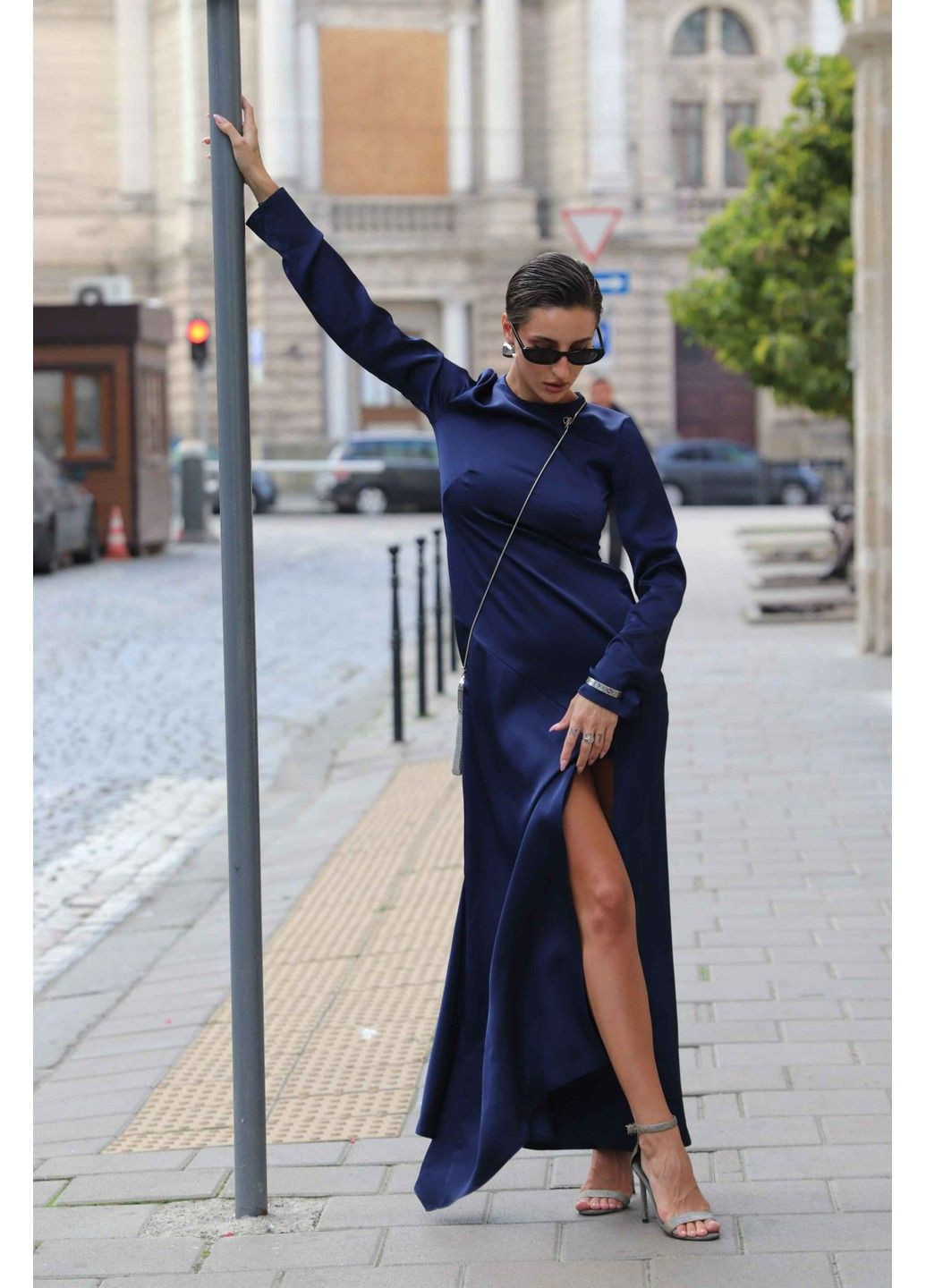 Темно-синее вечернее платье женское сатиновое макси lara синее а-силуэт Handy Wear однотонное