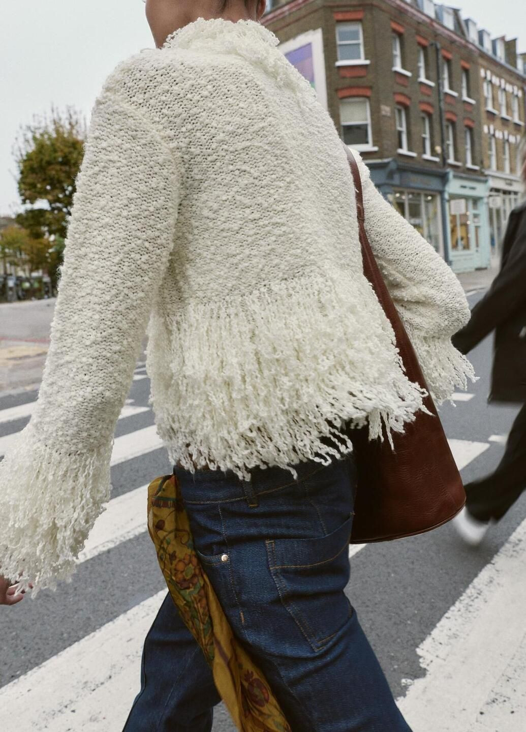 Молочний демісезонний светр Zara