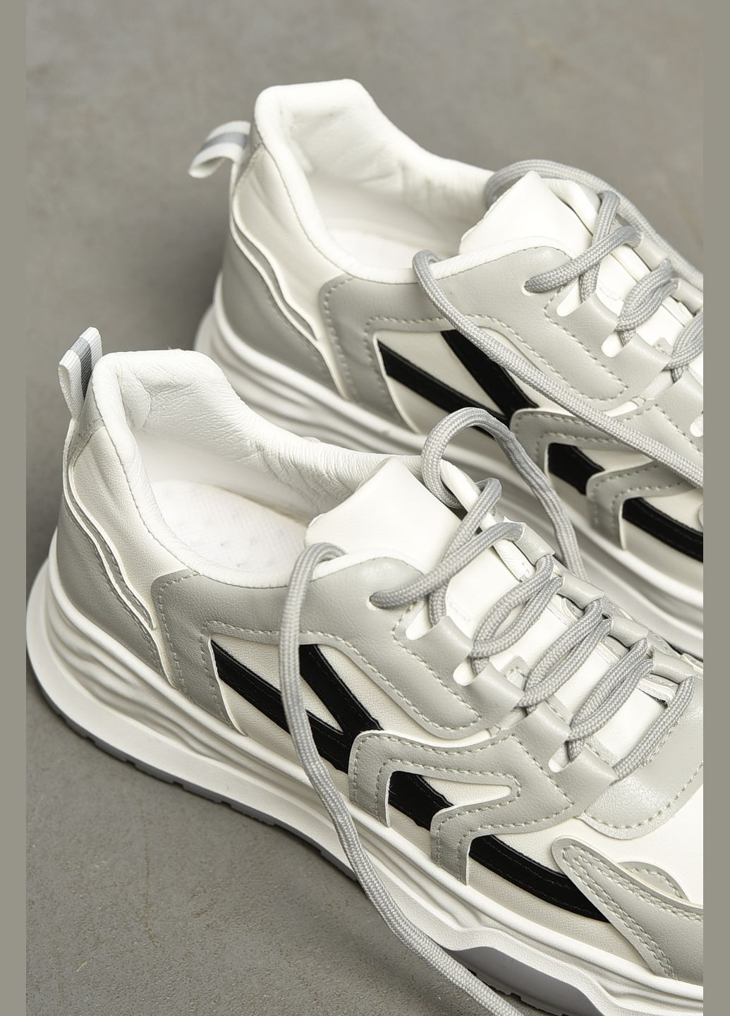 Кроссовки женские белого цвета на шнуровке Let's Shop белые демисезоны (315913356)