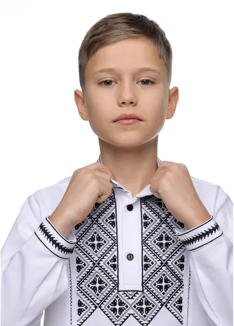 Біла вишиванка для хлопчика комір стійка біла з чорним орнаментом (383054837)