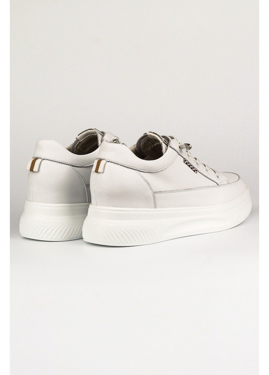 Белые демисезонные женские кроссовки 1100368 Buts